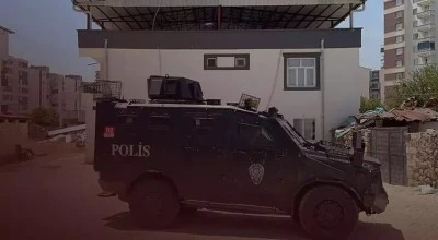 Babalar G&uuml;n&uuml;n'de babasını &ccedil;eki&ccedil;le vahşice yaraladı