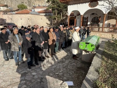 Babasını baltayla &ouml;ld&uuml;rd&uuml;