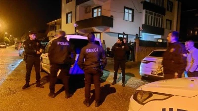 Babasını &ouml;l&uuml; buldu