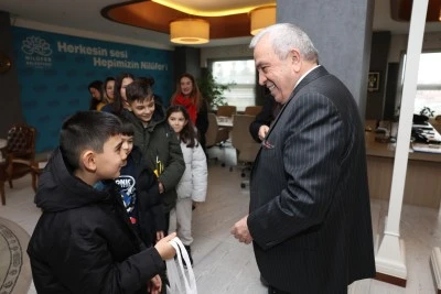 Badırgalı &ouml;ğrencilerden Başkan Şadi &Ouml;zdemir'e ziyaret