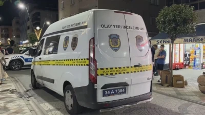 Bağcılar'da komşular arasında bı&ccedil;aklı ve silahlı kavga: 4 yaralı
