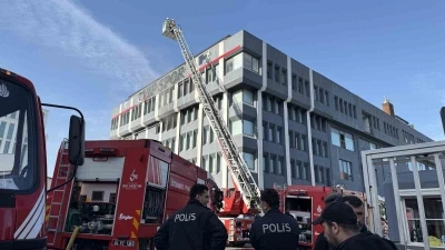 Bağcılar&rsquo;da tekstil fabrikasında &ccedil;ıkan yangın korkuttu
