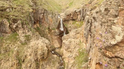 Baharın gelmesiyle şelalenin mest eden g&ouml;r&uuml;nt&uuml;s&uuml; ortaya &ccedil;ıktı
