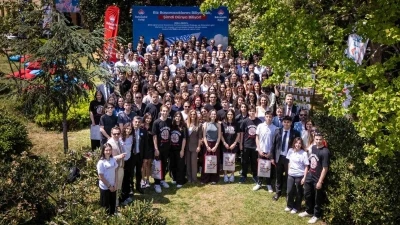 Bah&ccedil;eşehir Kolejinin 296 &ouml;ğrencisi, yurt dışından bin 136 kabul aldı
