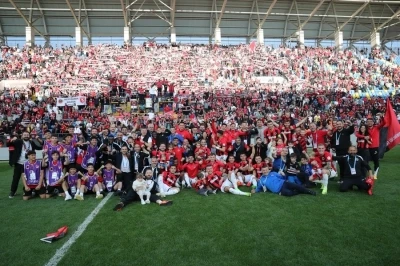 Bakan Bak&rsquo;dan, S&uuml;per Lig&rsquo;e y&uuml;kselen Gen&ccedil;lerbirliği&rsquo;ne tebrik
