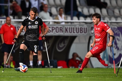 Bakan Bak'tan Alves Kablo Ampute Futbol Kul&uuml;b&uuml;'ne Tebrik