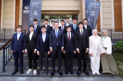 Bakan Bayraktar&rsquo;dan &lsquo;Enerji Diplomasisi ile Barış&rsquo; Mesajı