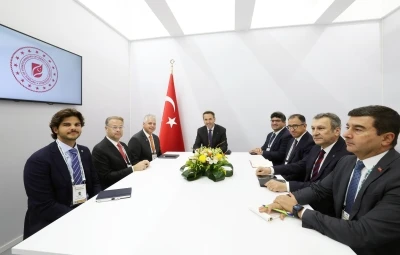 Bakan Bayraktar, imzalanan yeni LNG anlaşmalarını duyurdu 