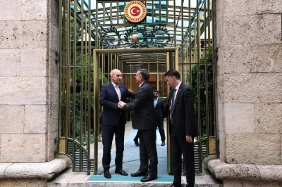 Bakan &Ccedil;ift&ccedil;i, TBMM Başkanı Kurtulmuş&rsquo;u ziyaret etti