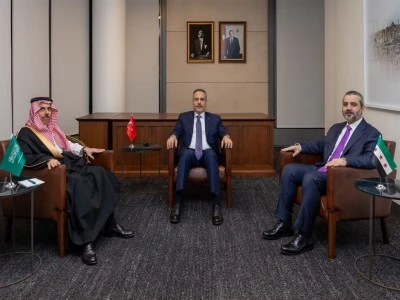 Bakan Fidan, T&uuml;rkiye-Suriye-Suudi Arabistan &Uuml;&ccedil;l&uuml; Dışişleri Bakanları toplantısına ev sahipliği yaptı