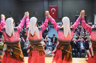 Bakan G&ouml;ktaş, &ldquo;Bizim &Ccedil;ocuklar&rdquo; 13. T&uuml;rkiye Halk Oyunları Yarışması A&ccedil;ılışına Katıldı