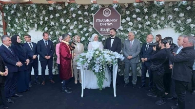 Bakan G&ouml;ktaş, evlilik kredisinden yararlanan &ccedil;iftin nikah şahidi oldu