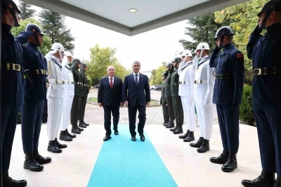 Bakan G&uuml;ler, Azerbaycan Savunma Bakanı Hasanov ile bir araya geldi