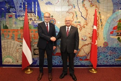 Bakan G&uuml;ler, Letonya Savunma Bakanı Spruds ile bir g&ouml;r&uuml;şt&uuml;