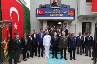 Bakan G&uuml;ler: "Gazilik, şanlı tarihimizde b&uuml;y&uuml;k bir şeref ve onur vesilesi olarak g&ouml;r&uuml;lm&uuml;şt&uuml;r"