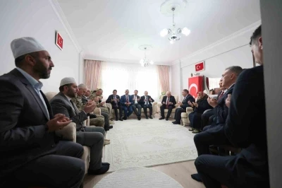 Bakan G&uuml;ler, şehit Jandarma Er Emin Polat&rsquo;ın baba ocağını ziyaret etti