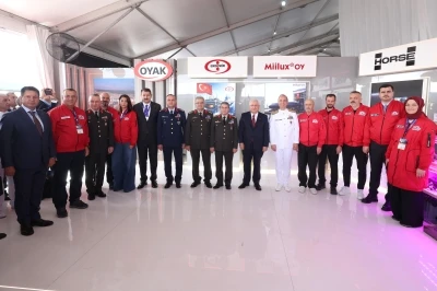 Bakan G&uuml;ler, TEKNOFEST alanında stantları ziyaret etti