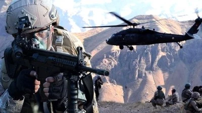 Bakan G&uuml;ler ve TSK komuta kademesi İran sınırında