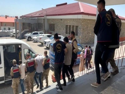 Bakan G&uuml;rlek: İntihar ve kaza s&uuml;s&uuml; verilen iki &ouml;l&uuml;m olayı aydınlatıldı