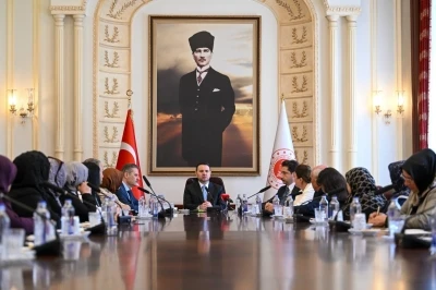 Bakan G&uuml;rlek: "Uyuşturucu madde kullanımı g&uuml;n&uuml;m&uuml;z&uuml;n en b&uuml;y&uuml;k sorunlarından biri"