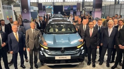 Bakan Kacır, Bursa&rsquo;da OYAK Renault fabrikasında konuştu
