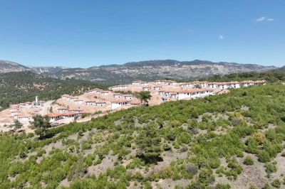 Bakan Kurum Duyurdu: Deprem B&ouml;lgesinin İlk İki Katlı K&ouml;y Evleri Anahtarlar Teslime Hazırlanıyor