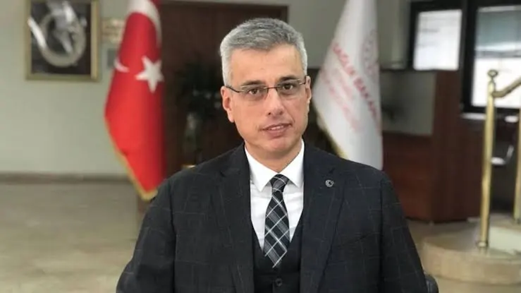 Bakan Memişoğlu&rsquo;ndan "Yerli Kalp Akciğer Makinesi" paylaşımı