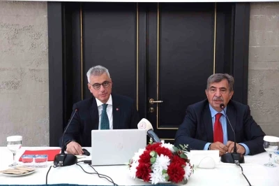 Bakan Memişoğlu: "13 ile 17 yaş arasındaki n&uuml;fusun y&uuml;zde 30&rsquo;u sigara kullanıyor"