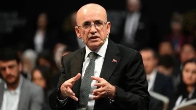 Bakan Şimşek: Ekonomimiz 2025 yılının son &ccedil;eyreğinde yıllık y&uuml;zde 3,4, &ccedil;eyreklik y&uuml;zde 0,4 b&uuml;y&uuml;d&uuml;