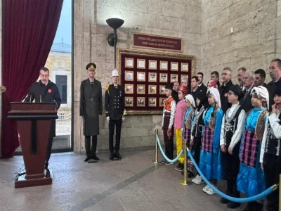 Bakan Tekin, &ouml;ğrencilerle Anıtkabir'i ziyaret etti