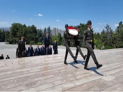 Bakan Tun&ccedil;, yeni HSK &uuml;yeleriyle Anıtkabir'i ziyaret etti