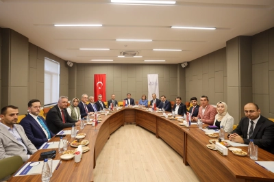 Bakan Yılmaz Tun&ccedil;'tan Aile Akademisi'ne &Ouml;vg&uuml;