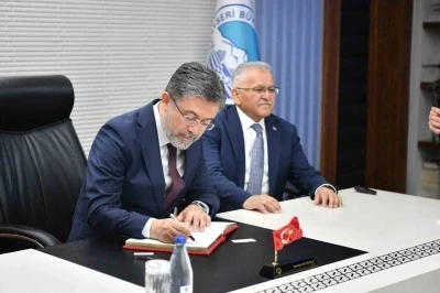 Bakan Yumaklı&rsquo;dan Başkan B&uuml;y&uuml;kkılı&ccedil;&rsquo;a &rsquo;tarım ve heyvancılık&rsquo; teşekk&uuml;r&uuml;
