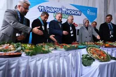 Bakanımız Osman Aşkın Bak, İstanbul'da halka balık dağıttı!