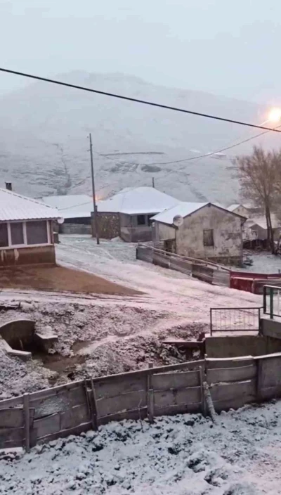 Balahor Yaylası&rsquo;nda Mayıs ayında kar s&uuml;prizi

