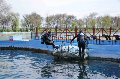 Balık adamlar kampa girdi
