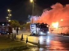 Balık&ccedil;ı barınağı alev alev yandı