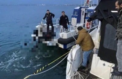 Balık&ccedil;ılar, denizde dalgı&ccedil; kıyafetli erkek cesedi buldu