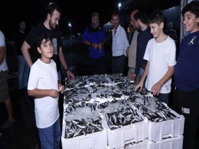 Balık&ccedil;ılar sezonun ilk avından d&ouml;nd&uuml;