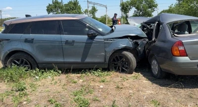 Balıkesir&rsquo;de cip ile otomobil &ccedil;arpıştı: 1 &ouml;l&uuml;, 2 yaralı
