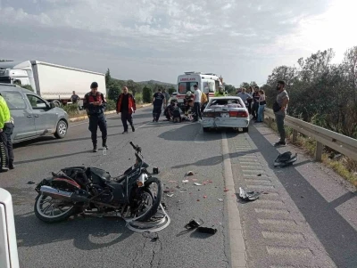 Balıkesir&rsquo;de motosiklet ile otomobil &ccedil;arpıştı: 2 yaralı
