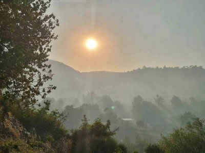 Balıkesir&rsquo;deki yangında g&ouml;ky&uuml;z&uuml;n&uuml; dumanlar kapladı