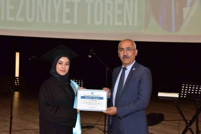 Balıkesir MYO&rsquo;da mezuniyet sevinci
