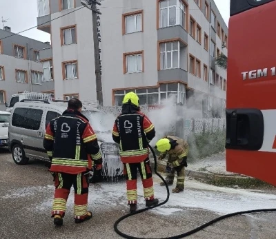 Bandırma&rsquo;da ara&ccedil; yangını korkuttu
