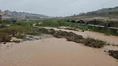 Bandırma sağanakla y&uuml;zleşti, Malta Deresi projesi g&uuml;ndeme geldi

