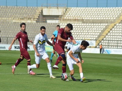 Bandırmaspor 9 kişiyle bir puan aldı 