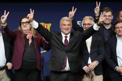 Barcelona'da Joan Laporta, yeniden başkan se&ccedil;ildi