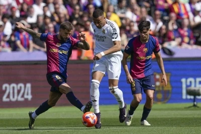 Barcelona, El Clasico&rsquo;da kazandı, farkı 7&rsquo;ye &ccedil;ıkardı
