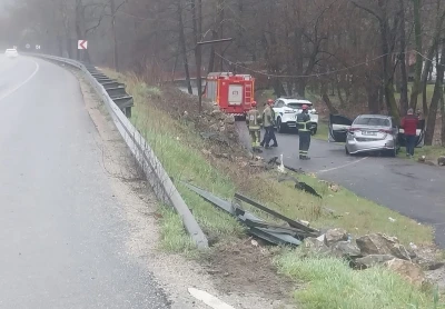 Bariyerleri aşan otomobil alt yola d&uuml;şt&uuml;; 1&rsquo;i bebek 4 yaralı