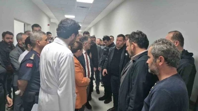 Bartın&rsquo;da 1 saat arayla iki kazada 2 kişi &ouml;ld&uuml;, 17 kişi yaralandı